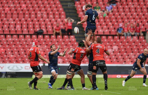 280326 - Fidelity SecureDrive Lions v Dragons RFC, United Rugby Championship - Ryan Woodman of Dragons passes to Rhodri Williams of Dragons after winning the line out
