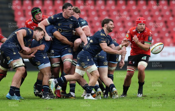 280326 - Fidelity SecureDrive Lions v Dragons RFC, United Rugby Championship - Thomas Young of Dragons RFC feeds the ball out