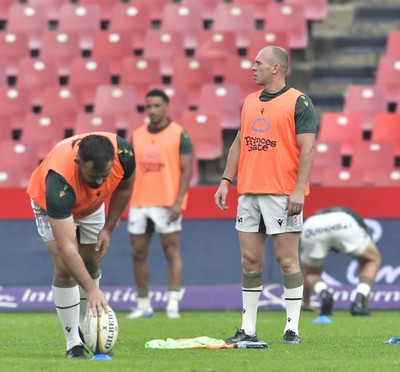 170525 - Emirates Lions v Ospreys - United Rugby Championship - Teams warm up ahead of start
