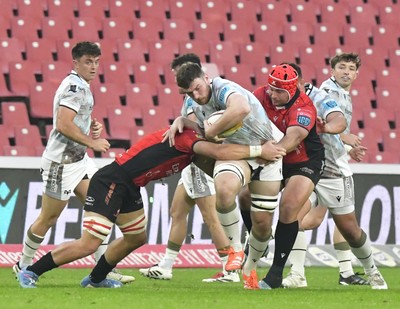 170525 - Emirates Lions v Ospreys - United Rugby Championship - James Ratti of Ospreys with the ball