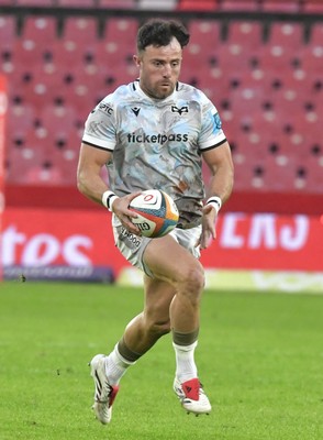 170525 - Emirates Lions v Ospreys - United Rugby Championship - Luke Morgan of Ospreys loses possession