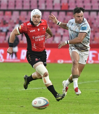 170525 - Emirates Lions v Ospreys - United Rugby Championship - Luke Morgan of Ospreys loses possession under pressure from Rynhardt Jonker of the Lions