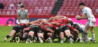 170525 - Emirates Lions v Ospreys - United Rugby Championship - Scrum