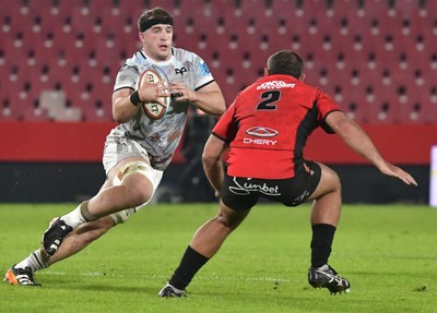 170525 - Emirates Lions v Ospreys - United Rugby Championship - Morgan Morse of Ospreys with the ball