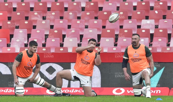 170525 - Emirates Lions v Ospreys - United Rugby Championship - Teams warm up ahead of start