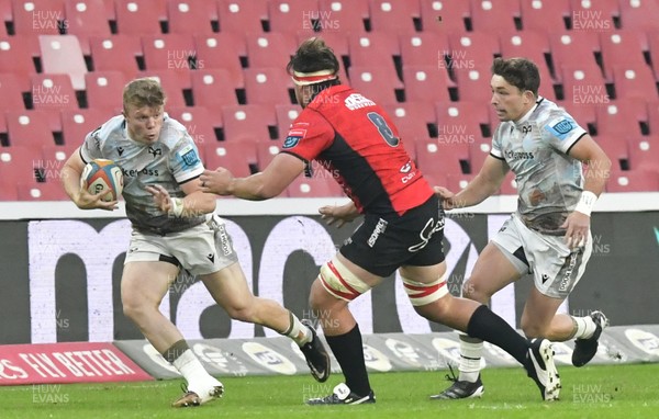 170525 - Emirates Lions v Ospreys - United Rugby Championship - Keiran Williams of Ospreys with the ball