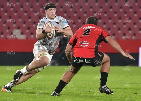 170525 - Emirates Lions v Ospreys - United Rugby Championship - Morgan Morse of Ospreys with the ball