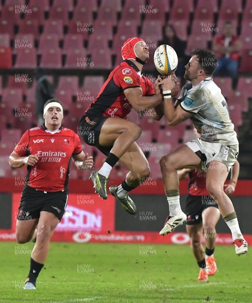 170525 - Emirates Lions v Ospreys - United Rugby Championship - Edwill Van Der Merwe of the Lions and Luke Morgan of Ospreys fight for ball possession