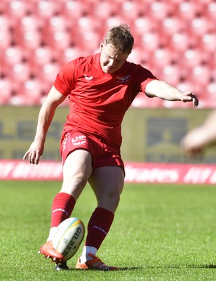 110525 - Emirates Lions v Scarlets - United Rugby Championship - Teams warming up ahead of start