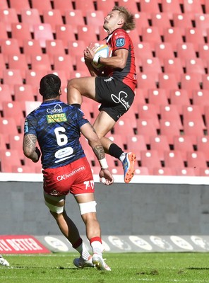 110525 - Emirates Lions v Scarlets - United Rugby Championship -  Richard Kriel of the Lions wins possession
