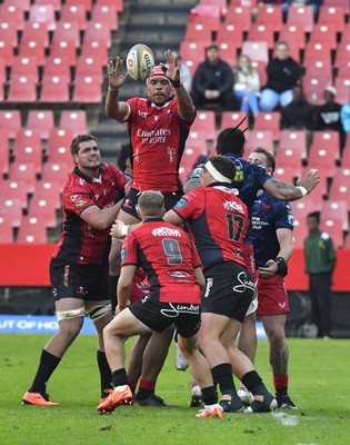 110525 - Emirates Lions v Scarlets - United Rugby Championship - Darrien Landsberg of the Lions wins possession
