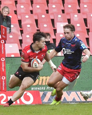 110525 - Emirates Lions v Scarlets - United Rugby Championship - Quan Horn of the Lions with the ball