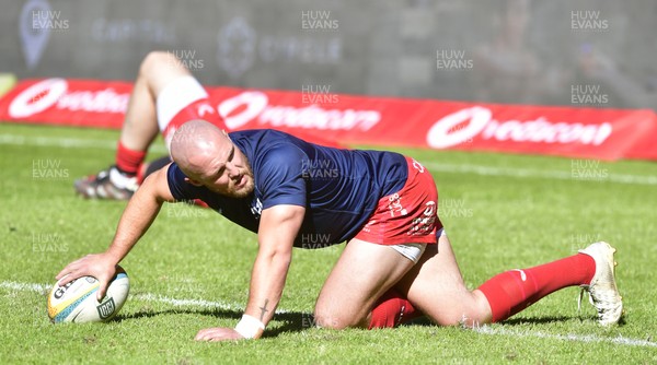 110525 - Emirates Lions v Scarlets - United Rugby Championship - Teams warming up ahead of start