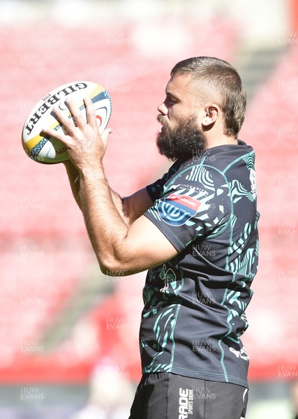 110525 - Emirates Lions v Scarlets - United Rugby Championship - Teams warming up ahead of start