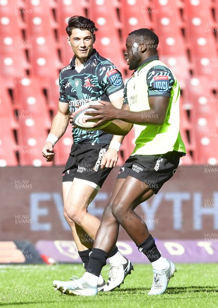 110525 - Emirates Lions v Scarlets - United Rugby Championship - Teams warming up ahead of start