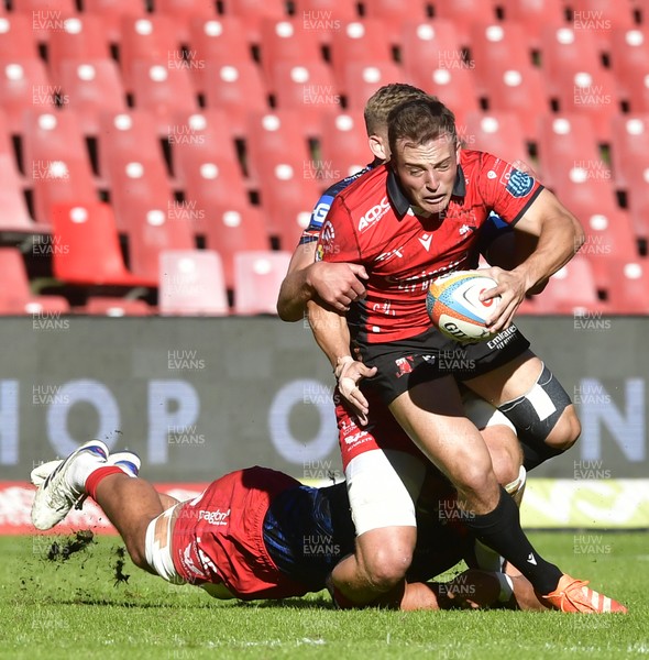 110525 - Emirates Lions v Scarlets - United Rugby Championship -  Kade Wolhuter of the Lions with the ball