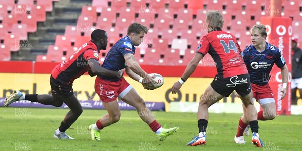 110525 - Emirates Lions v Scarlets - United Rugby Championship - Macs Page of Scarlets with the ball