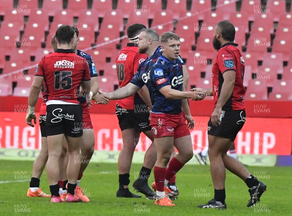 110525 - Emirates Lions v Scarlets - United Rugby Championship - Players shake hands at the end of the match
