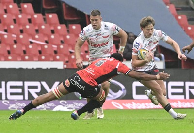 181025 - Emirates Lions v Scarlets - United Rugby Championship - Ellis Mee of Scarlets with the ball