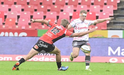 181025 - Emirates Lions v Scarlets - United Rugby Championship - Sam Costelow of Scarlets kicks