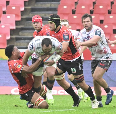 181025 - Emirates Lions v Scarlets - United Rugby Championship - Marnus Van Der Merwe of Scarlets with possession