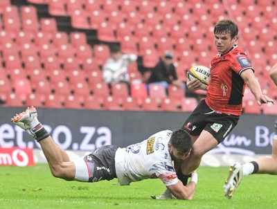 181025 - Emirates Lions v Scarlets - United Rugby Championship - Eduan Keyter of the Lions with the ball