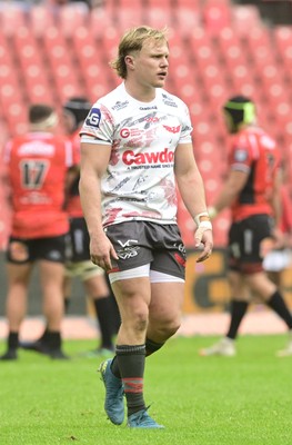 181025 - Emirates Lions v Scarlets - United Rugby Championship - Blair Murray of Scarlets