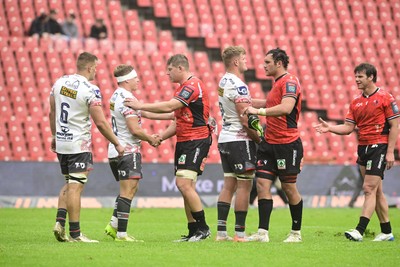181025 - Emirates Lions v Scarlets - United Rugby Championship - Players shake hands after the match