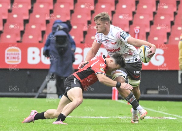 181025 - Emirates Lions v Scarlets - United Rugby Championship - Taine Plumtree of Scarlets with the ball