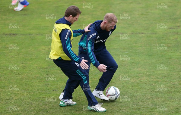 030916 - England Cricket Training - Eoin Morgan and Ben Stokes during training