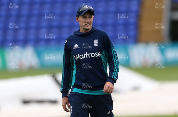 030916 - England Cricket Training - Joe Root during training