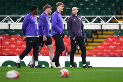 140325 - England Rugby Captains Run ahead of their final 6 Nations game against Wales Tomorrow - England Head Coach Steve Borthwick, talking to his players during training