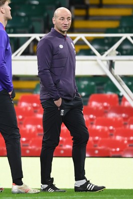 140325 - England Rugby Captains Run ahead of their final 6 Nations game against Wales Tomorrow - England Head Coach Steve Borthwick during training