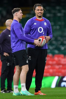 140325 - England Rugby Captains Run ahead of their final 6 Nations game against Wales Tomorrow - Chandler Cunningham-South of England During Training