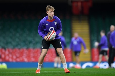 140325 - England Rugby Captains Run ahead of their final 6 Nations game against Wales Tomorrow - Fin Smith of England During Training