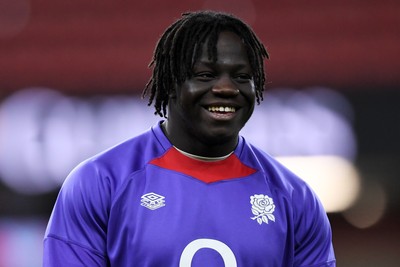 140325 - England Rugby Captains Run ahead of their final 6 Nations game against Wales Tomorrow - Asher Opoku-Fordjour of England during training