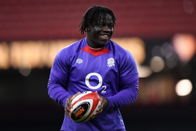 140325 - England Rugby Captains Run ahead of their final 6 Nations game against Wales Tomorrow - Asher Opoku-Fordjour of England during training