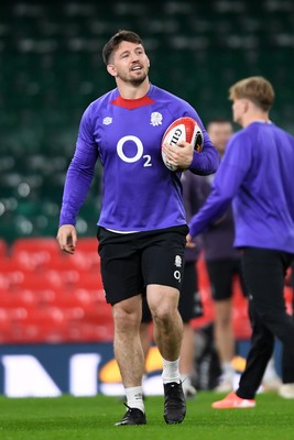 140325 - England Rugby Captains Run ahead of their final 6 Nations game against Wales Tomorrow - Tom Curry of England During Training