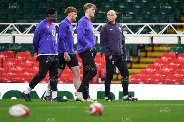 140325 - England Rugby Captains Run ahead of their final 6 Nations game against Wales Tomorrow - England Head Coach Steve Borthwick, talking to his players during training