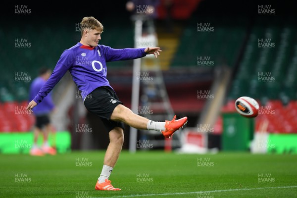 140325 - England Rugby Captains Run ahead of their final 6 Nations game against Wales Tomorrow - Fin Smith of England During Training