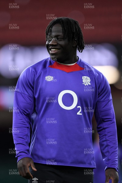 140325 - England Rugby Captains Run ahead of their final 6 Nations game against Wales Tomorrow - Asher Opoku-Fordjour of England during training