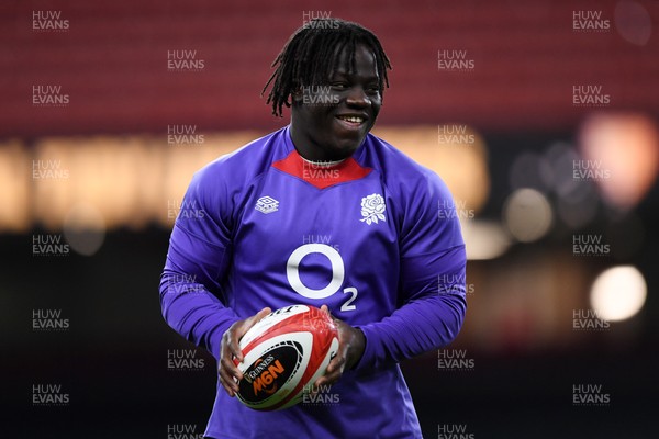 140325 - England Rugby Captains Run ahead of their final 6 Nations game against Wales Tomorrow - Asher Opoku-Fordjour of England during training