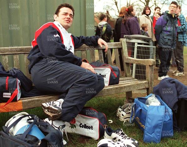 140397 - England Rugby Training - Will Carling takes a break