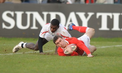 02.03.08 - England Under 18s v Wales Under 18s - Under 18 Six Nations - Wales' Kristian Phillips goes over for try 