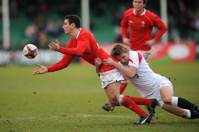 02.03.08 - England Under 18s v Wales Under 18s - Under 18 Six Nations - Wales' Kristian Phillips looks for support 
