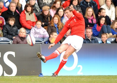 02.03.08 - England Under 18s v Wales Under 18s - Under 18 Six Nations - Wales' Matthew Jarvis kicks at goal 