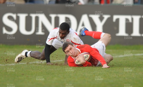 02.03.08 - England Under 18s v Wales Under 18s - Under 18 Six Nations - Wales' Kristian Phillips goes over for try 