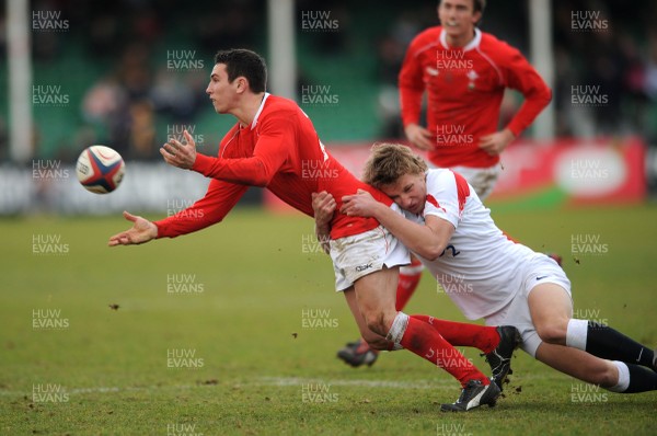 02.03.08 - England Under 18s v Wales Under 18s - Under 18 Six Nations - Wales' Kristian Phillips looks for support 