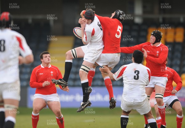 02.03.08 - England Under 18s v Wales Under 18s - Under 18 Six Nations - Wales' James King and James Gaskell jump for high ball 