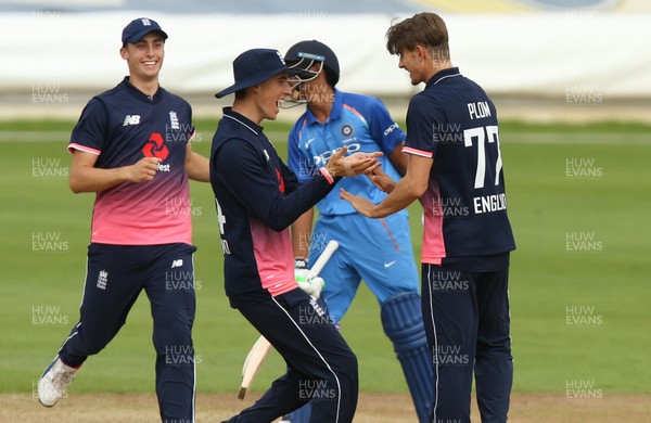 070817 - England U19 v India U19, 1st Youth ODI, Cardiff - Jack Plom of England celebrates with Tom Banton of England after taking the wicket of Het Patel of India